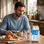 Hombre adulto sentado en la mesa de la cocina con un vaso de agua y una tableta durante el desayuno.