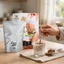 Preparación de Cocoa Slim en la mesa de la cocina con luz natural de la mañana